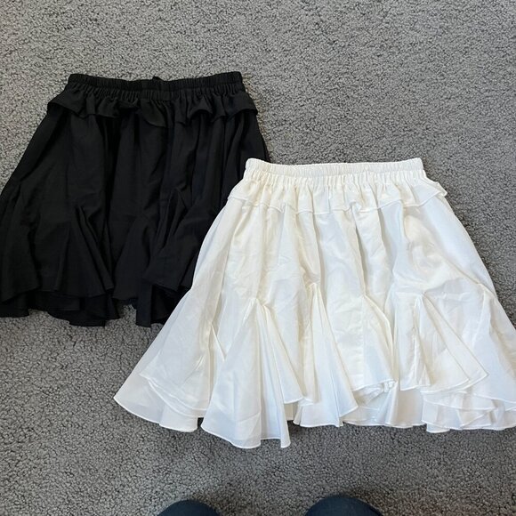 STORETS EMILEE ANGELIC SKORT - LOT OF 2 - ONE WHITE / ONE BLACK NWOT Size: S/M - Picture 4 of 12
